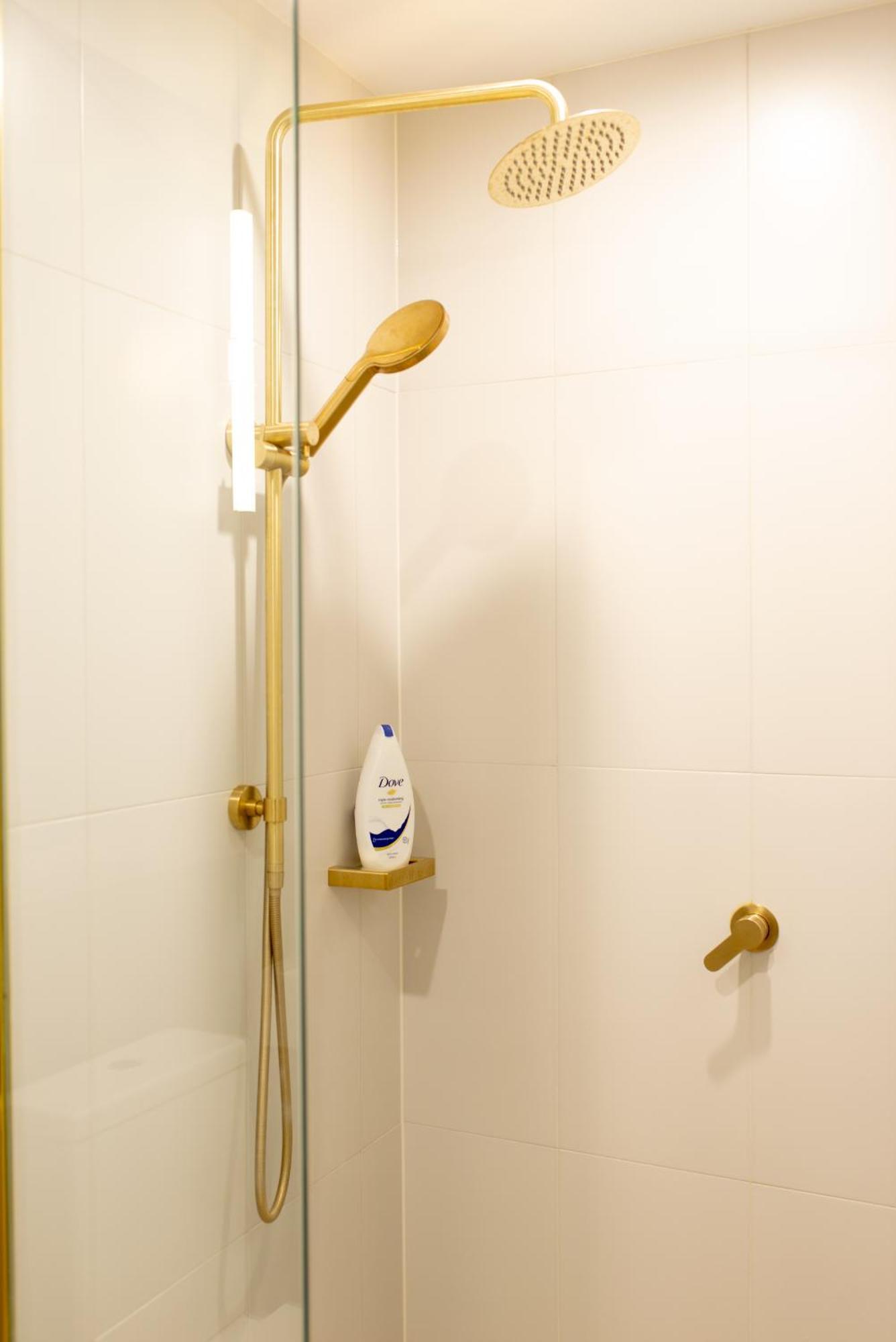 Apartment Next To Public Station, Boxhill Central, 2 Bedrooms, Free Parking And Wifi Box Hill Luaran gambar